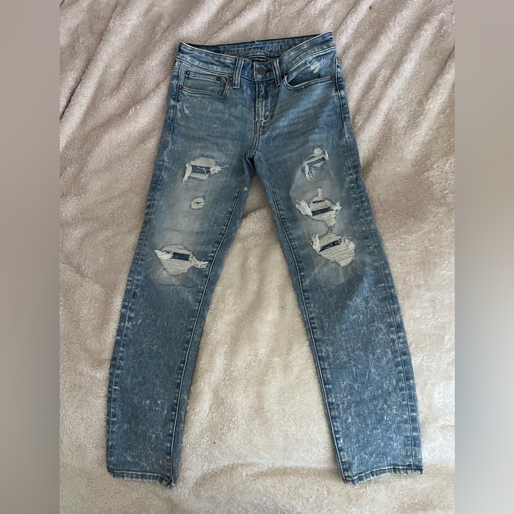 Distressed Jeans: 28 x 30